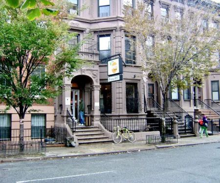 Spot Hostels