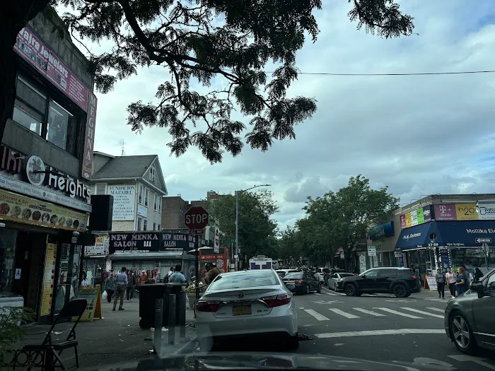 JACKSON HEIGHTS Picture 8