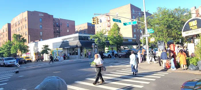 JACKSON HEIGHTS Picture 10