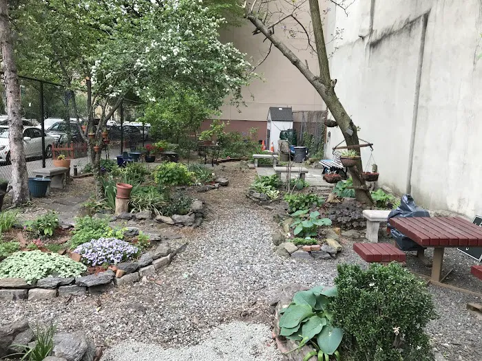 Peaceful Valley Garden Picture 4