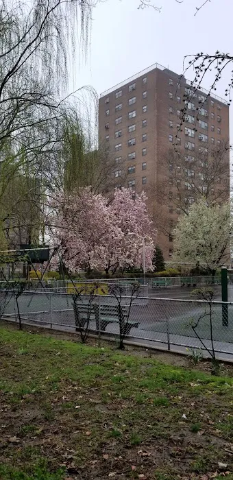 Queensview Park Picture 10