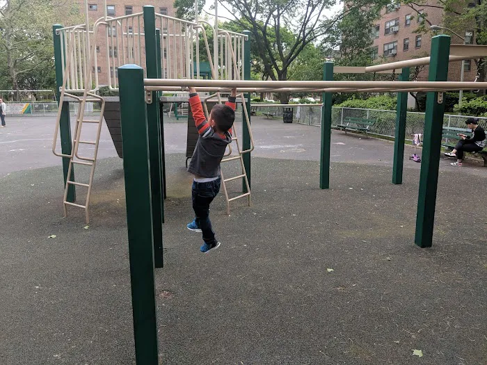 Queensview Park Picture 5