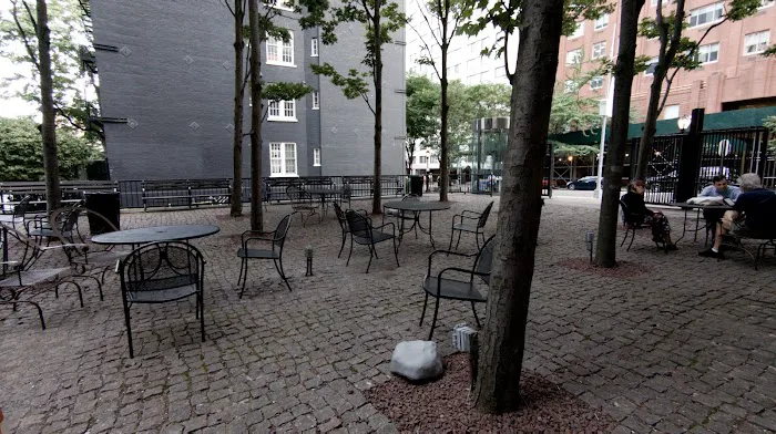 One East River Place Park Picture 5