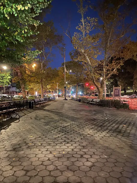 Dorrance Brooks Square Picture 10