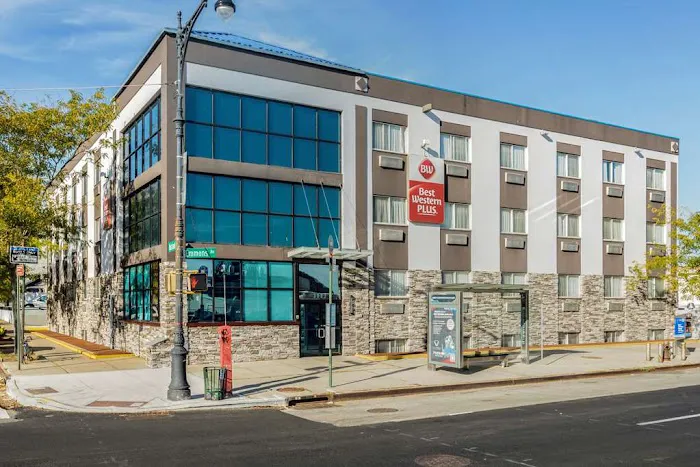 Best Western Plus Brooklyn Bay Hotel Picture 1