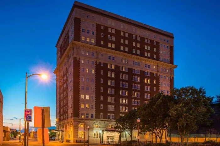 Utica Hotel Picture 1