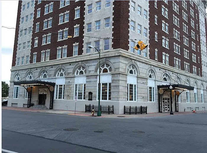 Utica Hotel Picture 9
