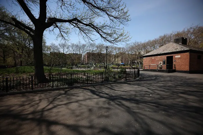 Lincoln Terrace Park Concrete Courts Picture 1