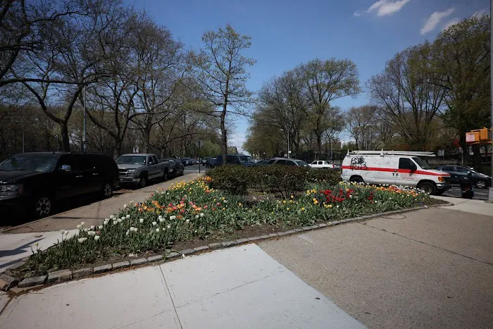 Lincoln Terrace Park Concrete Courts Picture 2