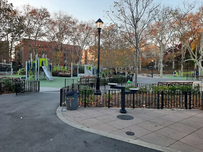 Lincoln Terrace / Arthur S. Somers Park Picture 7