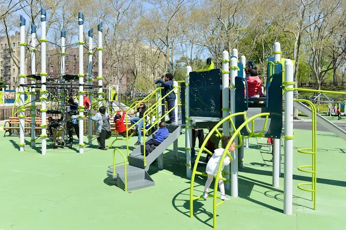 Lincoln Terrace / Arthur S. Somers Park Picture 2