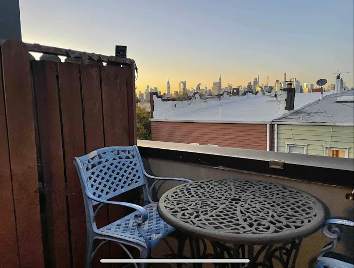 Gorgeous Greenpoint Getaway Picture 5