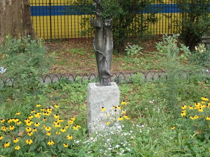 Father Jerzy Popieluszko Square Picture 7