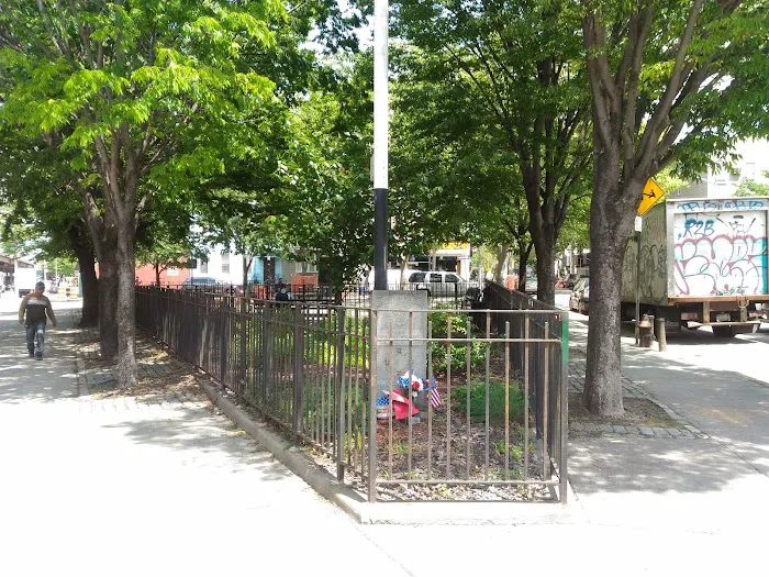 Badame-Sessa Memorial Square Picture 4