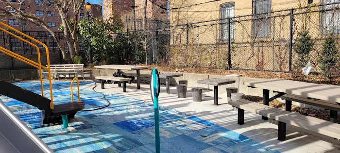 Lewis Playground Picture 6