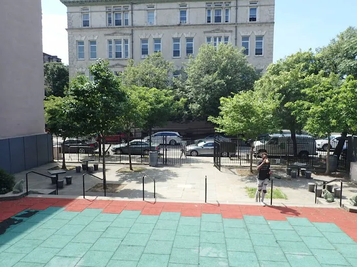 Lewis Playground Picture 7