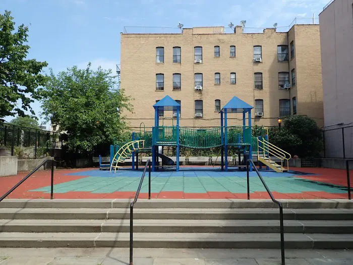 Lewis Playground Picture 5