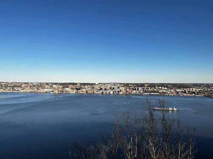 Hudson Park Picture 6