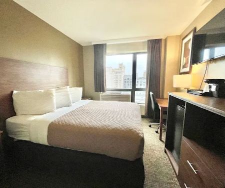 Astoria Delancy Inn & Suites