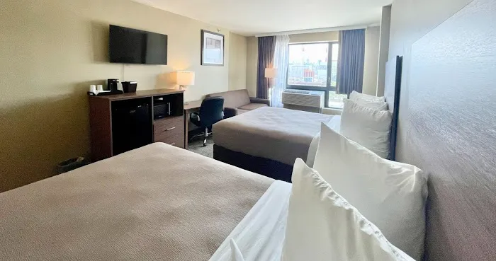 Astoria Delancy Inn & Suites Picture 6