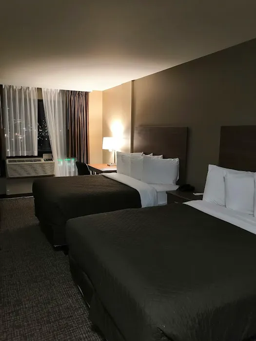 Astoria Delancy Inn & Suites Picture 2