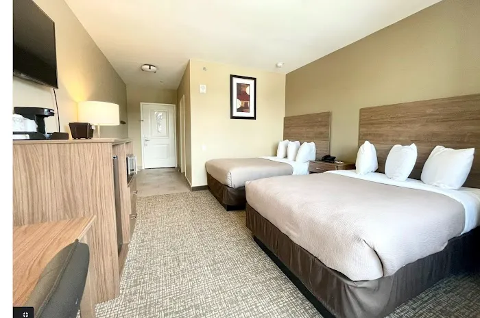 Astoria Delancy Inn & Suites Picture 7