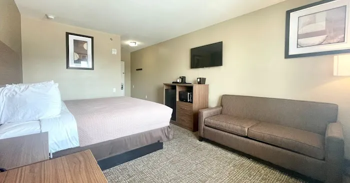 Astoria Delancy Inn & Suites Picture 5