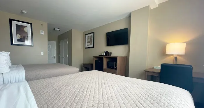 Astoria Delancy Inn & Suites Picture 4