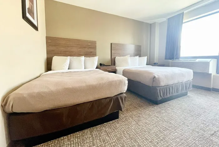 Astoria Delancy Inn & Suites Picture 8