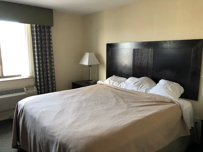 Ramada by Wyndham Long Island City Picture 3