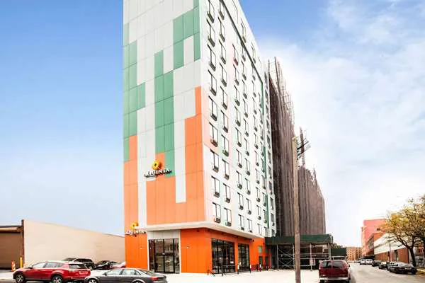 La Quinta Inn and Suites by Wyndham Long Island City Picture 5