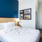 La Quinta Inn and Suites by Wyndham Long Island City
