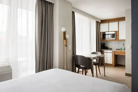 TownePlace Suites New York Long Island City/Manhattan View Picture 9