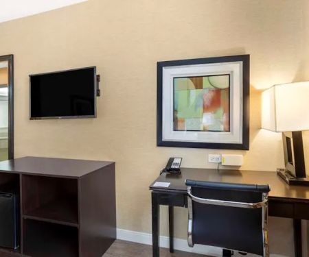 Best Western Plus Plaza Hotel