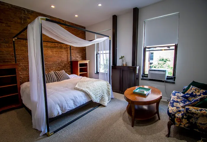 255 West Guesthouse Picture 9