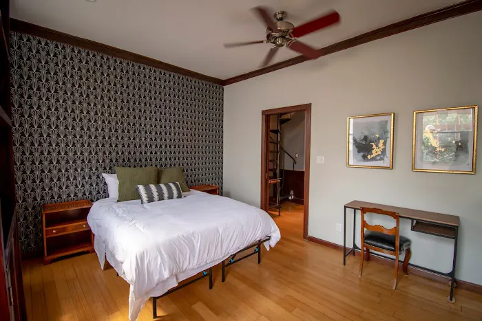 255 West Guesthouse Picture 3