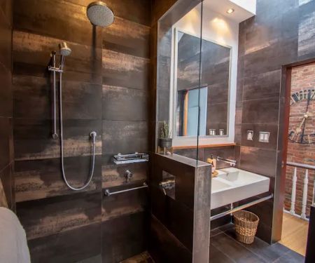 255 West Guesthouse