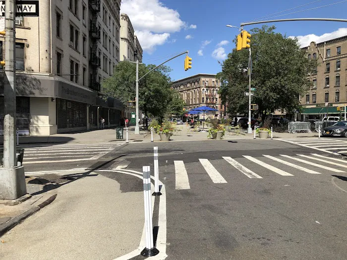 Johnny Hartman Plaza Picture 4