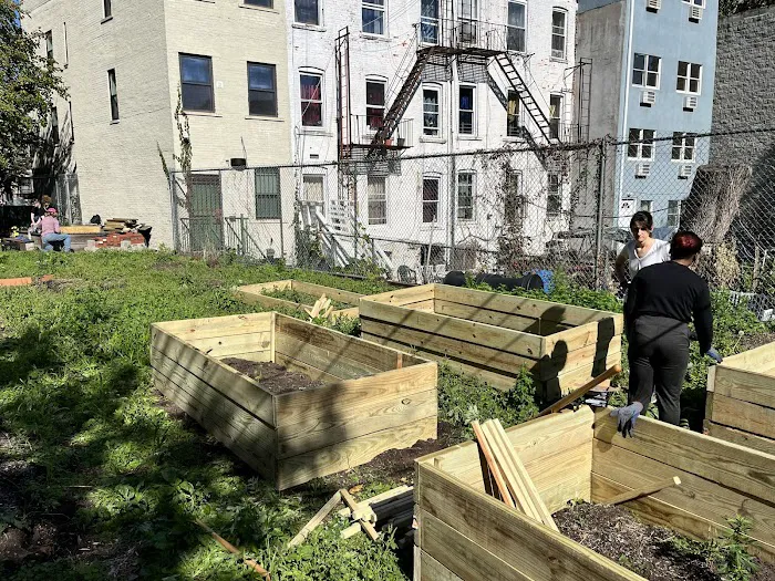 St. John's Place Renaissance Garden Picture 9