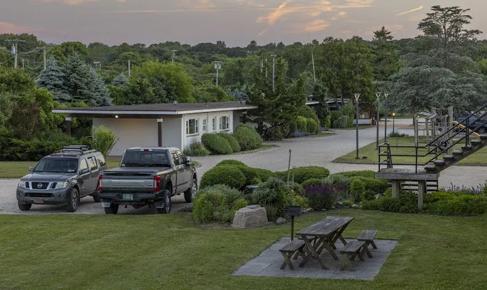 Snug Harbor Motel & Marina Picture 9