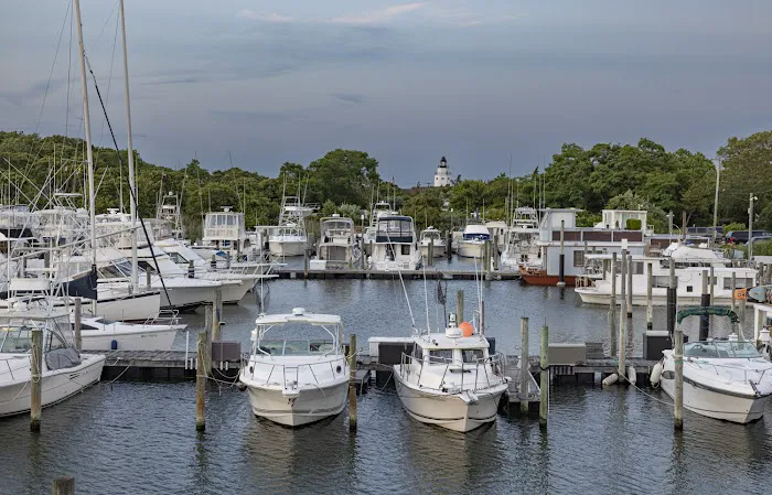 Snug Harbor Motel & Marina Picture 6
