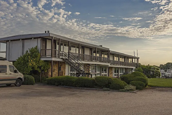 Snug Harbor Motel & Marina Picture 10