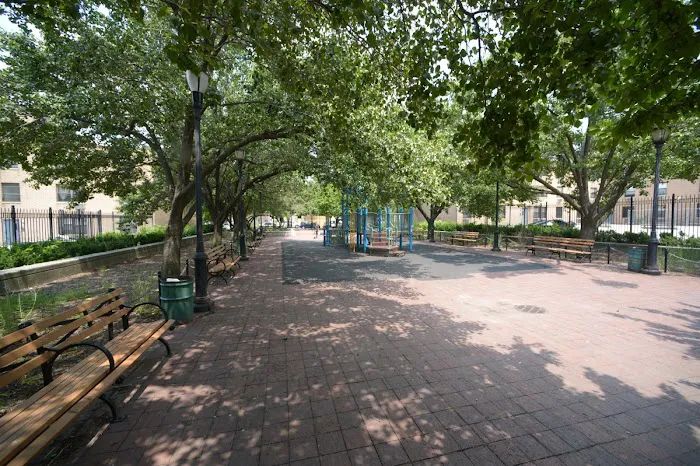 Ten Eyck Plaza Picture 5