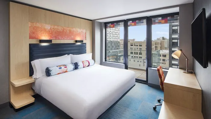 Aloft Long Island City-Manhattan View Picture 4