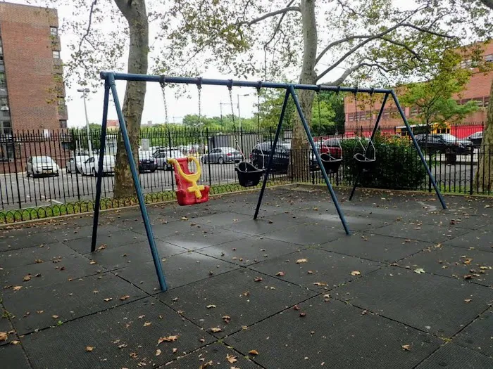 Elizabeth Stroud Playground Picture 6