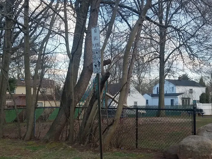 Lee Place Park Picture 4