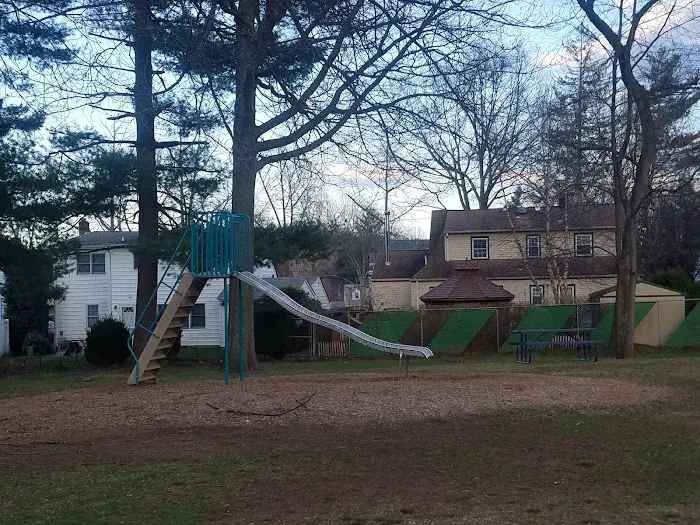 Lee Place Park Picture 8