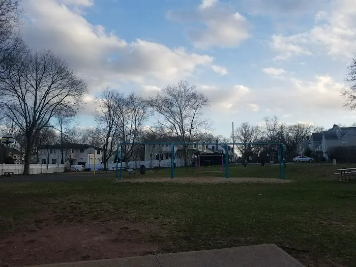 Lee Place Park Picture 5