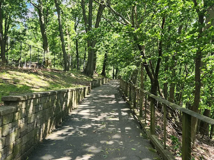 Tarrytown Riverwalk Picture 3