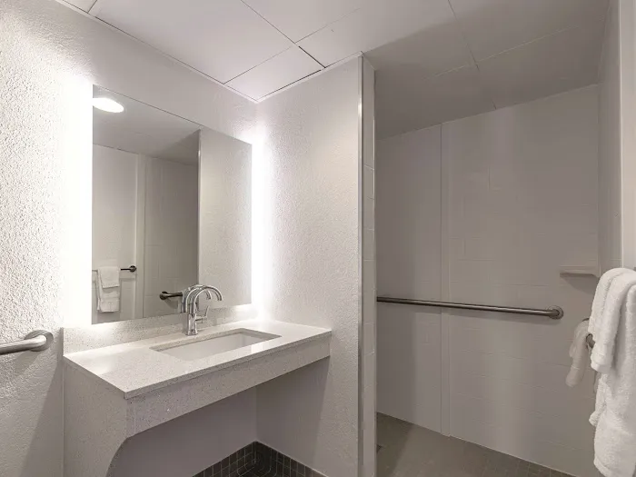 Baymont by Wyndham White Plains - Elmsford Picture 8